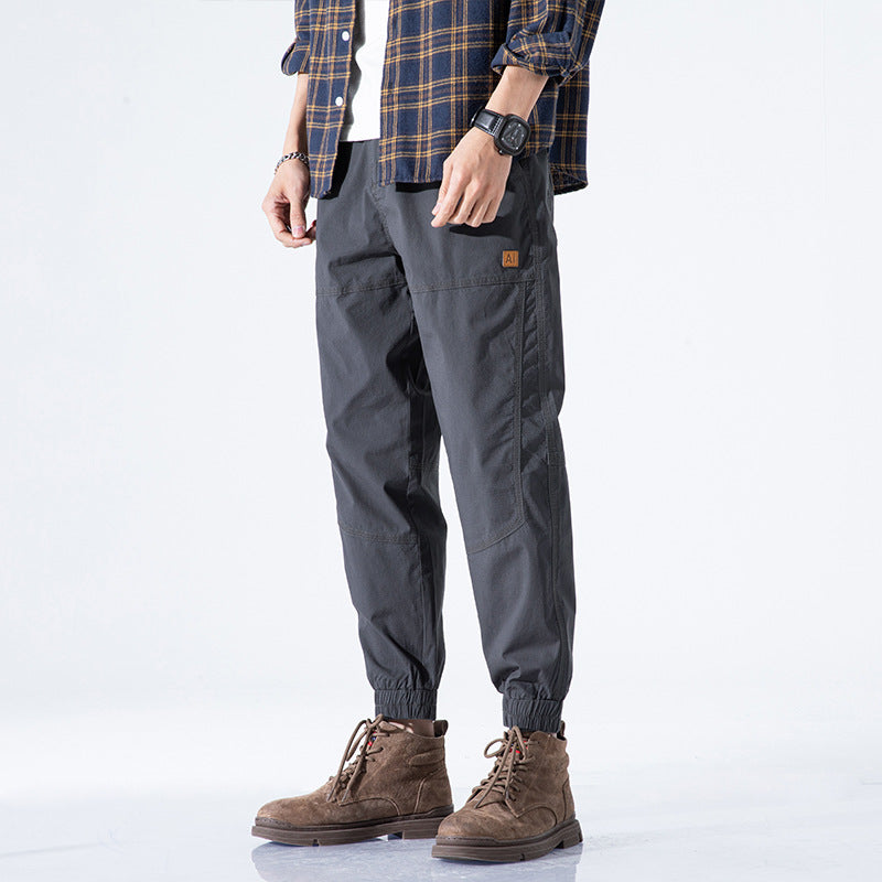 Loose casual pants that can be worn by both men and women