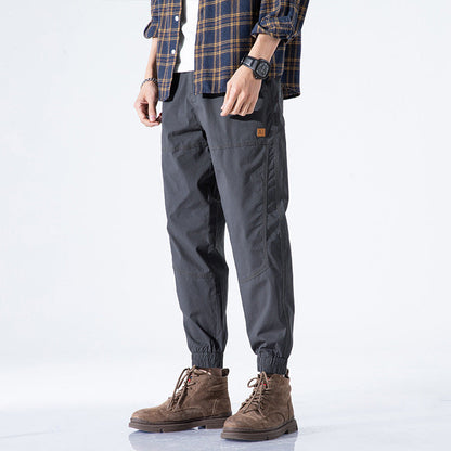Loose casual pants that can be worn by both men and women