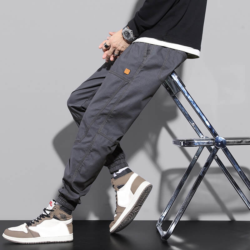 Loose casual pants that can be worn by both men and women