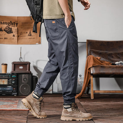 Loose casual pants that can be worn by both men and women